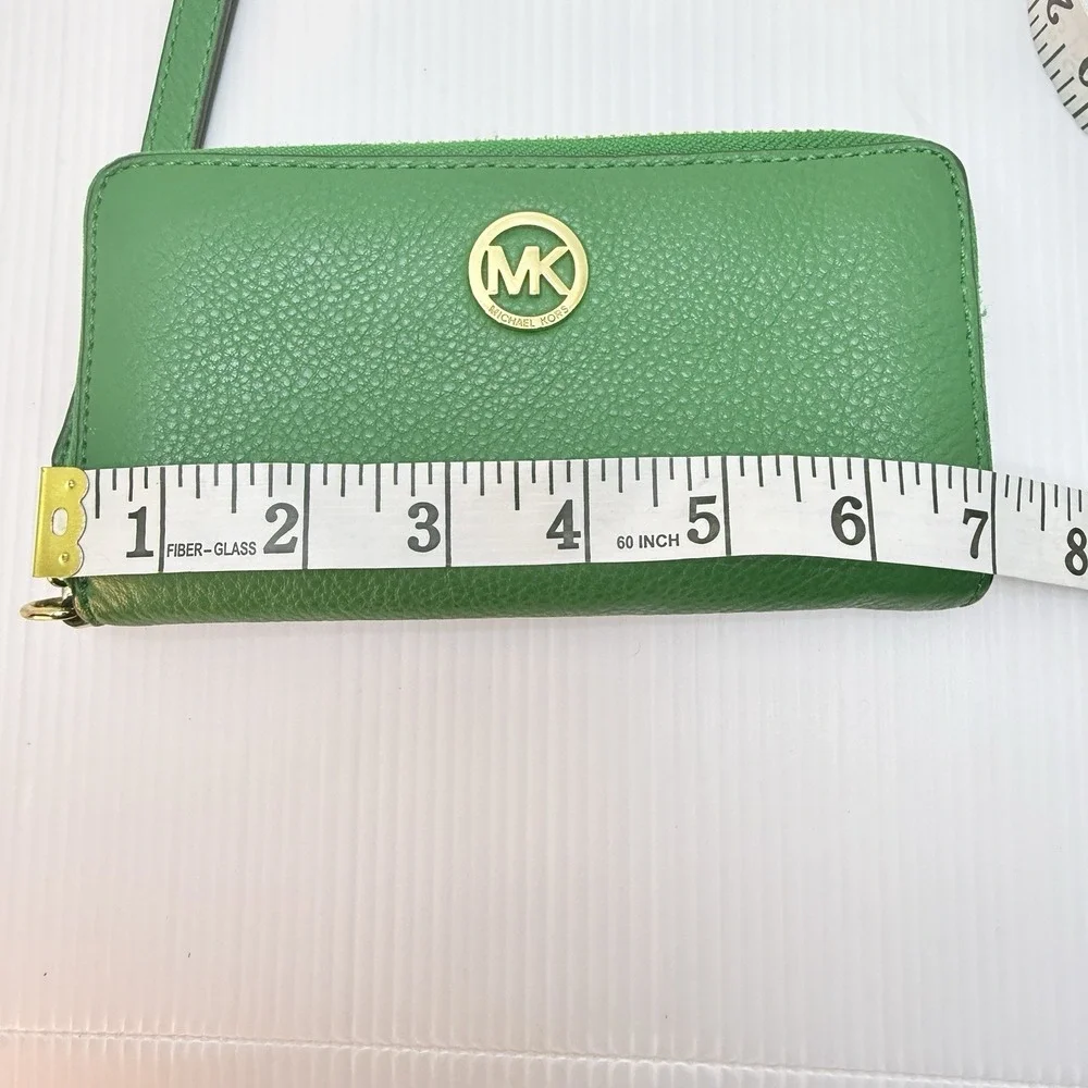 Michael Kors ships business